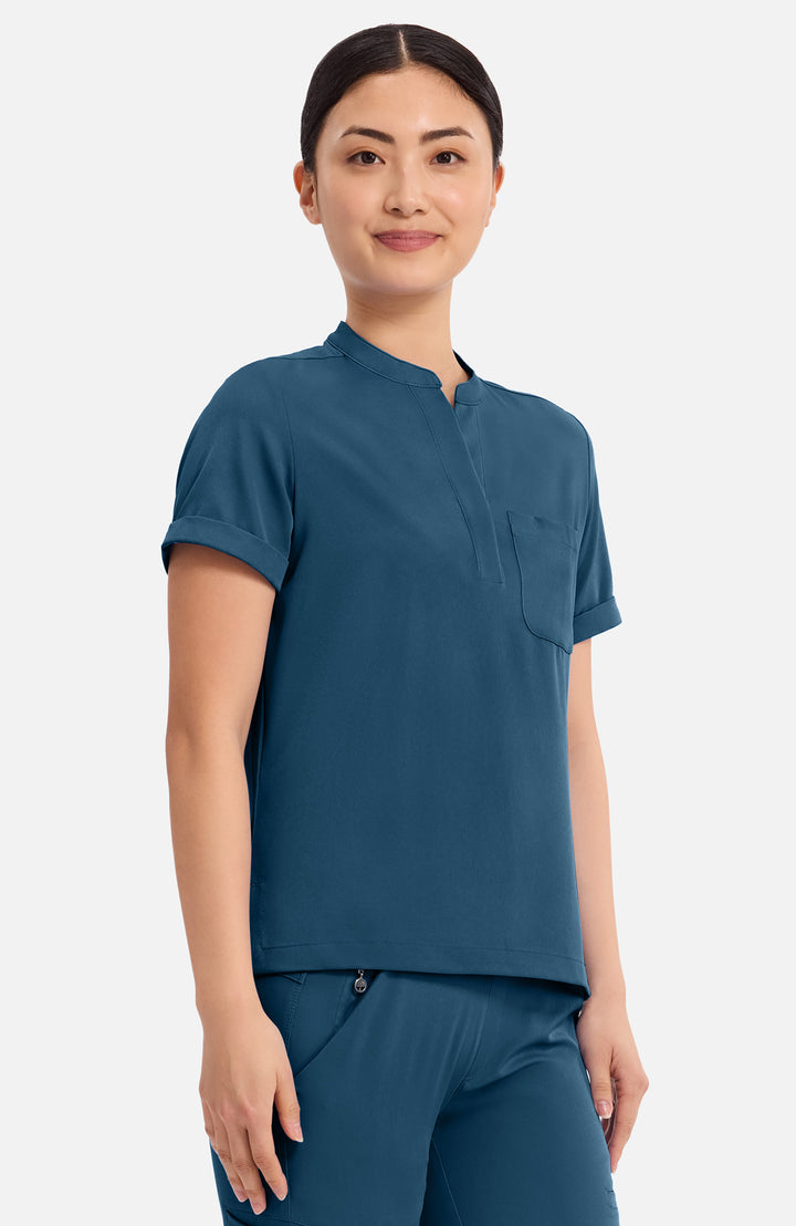 Haut avec poche poitrine et col mandarin, femme – HEALING HANDS – 650 (MACY)