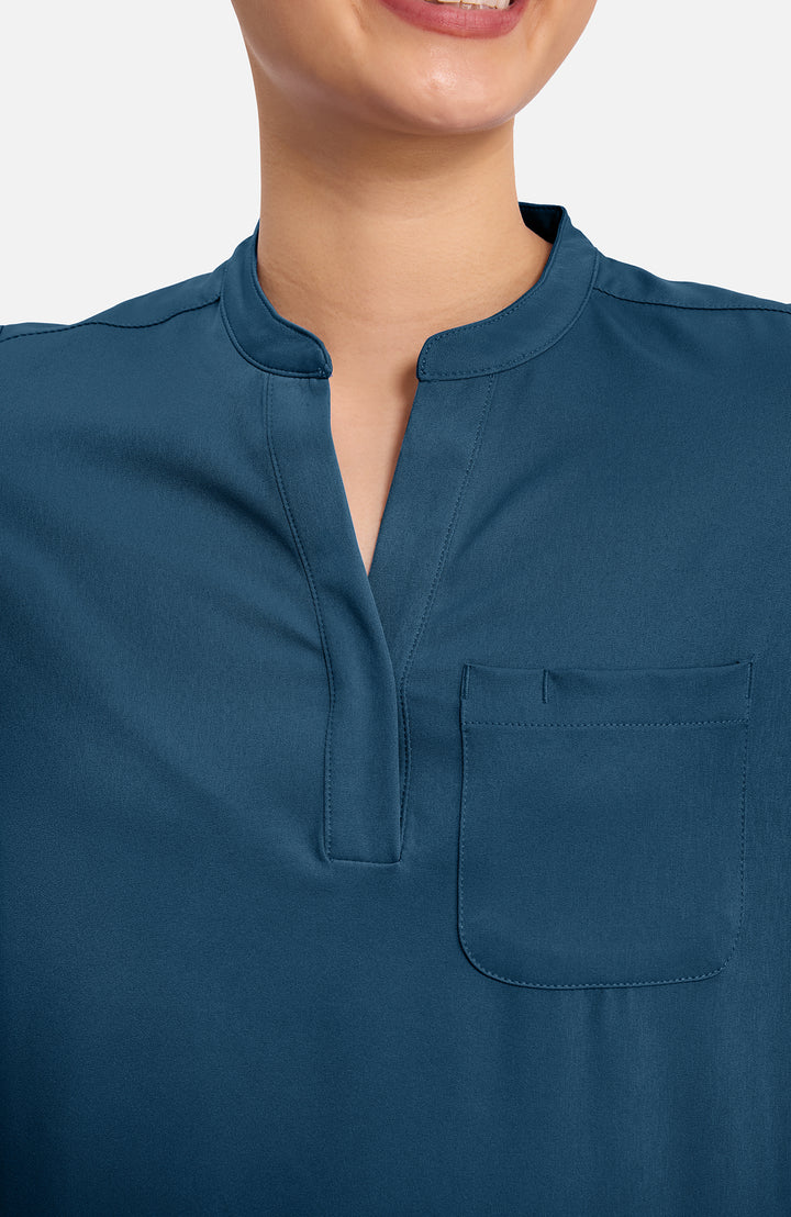 Haut avec poche poitrine et col mandarin, femme – HEALING HANDS – 650 (MACY)